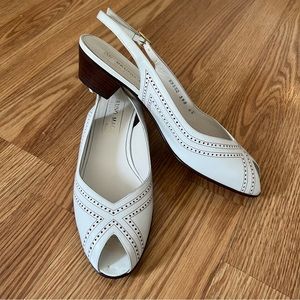 Bruno Magli low sling back ivory spectator leather 1.5”‎ heels size 6.5 AA